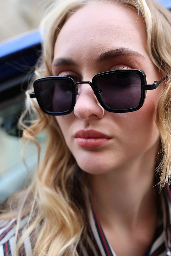 عینک آفتابی تیتانیومی مشکی یونیسکس Eyesofia Leon