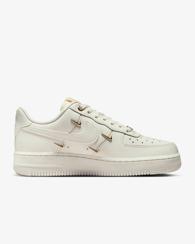 کتونی روزمره زنانه Nike Air Force 1 ’07 LX برند Nike (نایک)