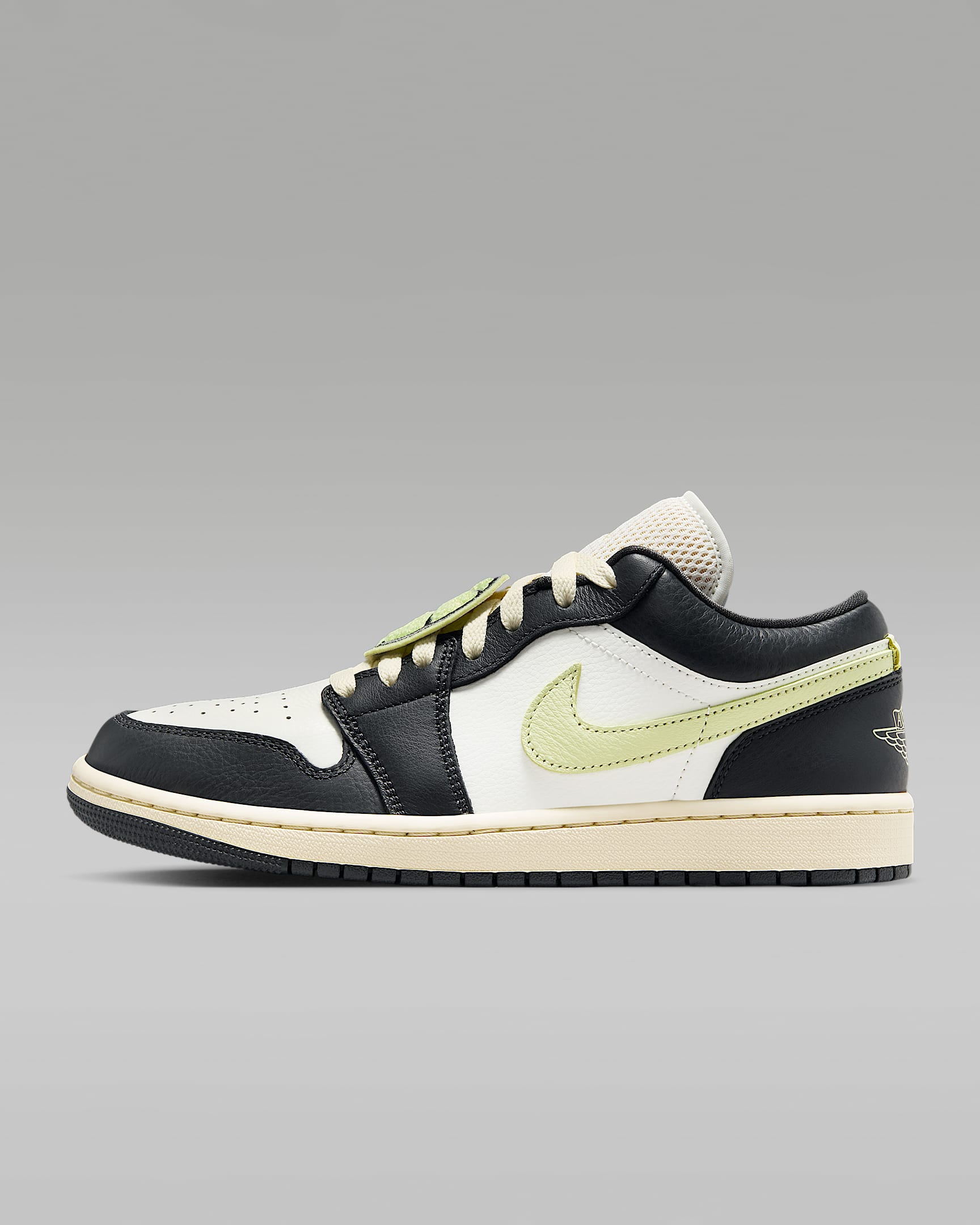 کتونی روزمره زنانه Air Jordan 1 Low SE برند Nike (نایک)