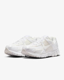 کتونی روزمره زنانه Nike Zoom Vomero 5 SE برند Nike (نایک)