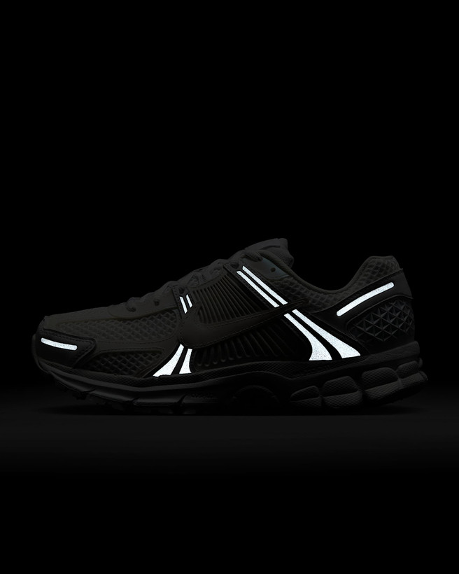 کتونی روزمره زنانه Nike Zoom Vomero 5 SE برند Nike (نایک)