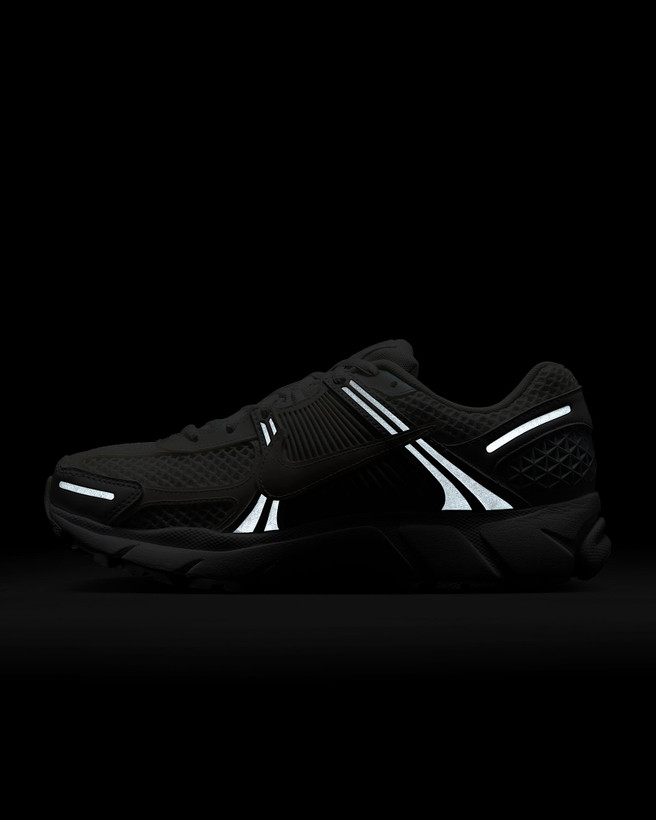 کتونی روزمره زنانه Nike Zoom Vomero 5 SE برند Nike (نایک)