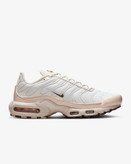 کتونی روزمره زنانه Nike Air Max Plus SE برند Nike (نایک)