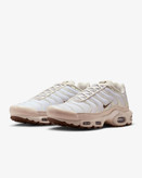 کتونی روزمره زنانه Nike Air Max Plus SE برند Nike (نایک)