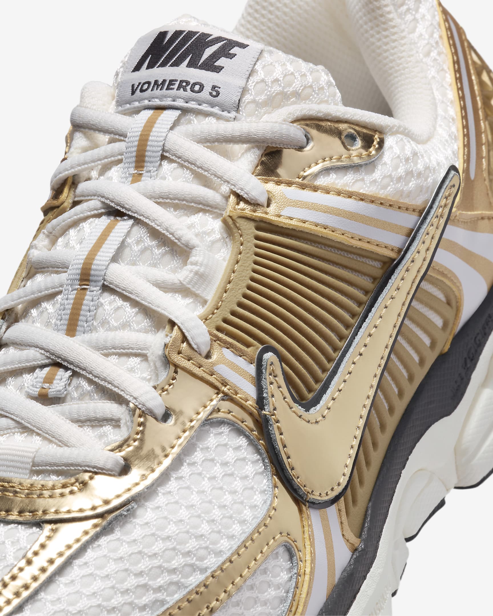 کتونی روزمره زنانه Nike Zoom Vomero 5 برند Nike (نایک)