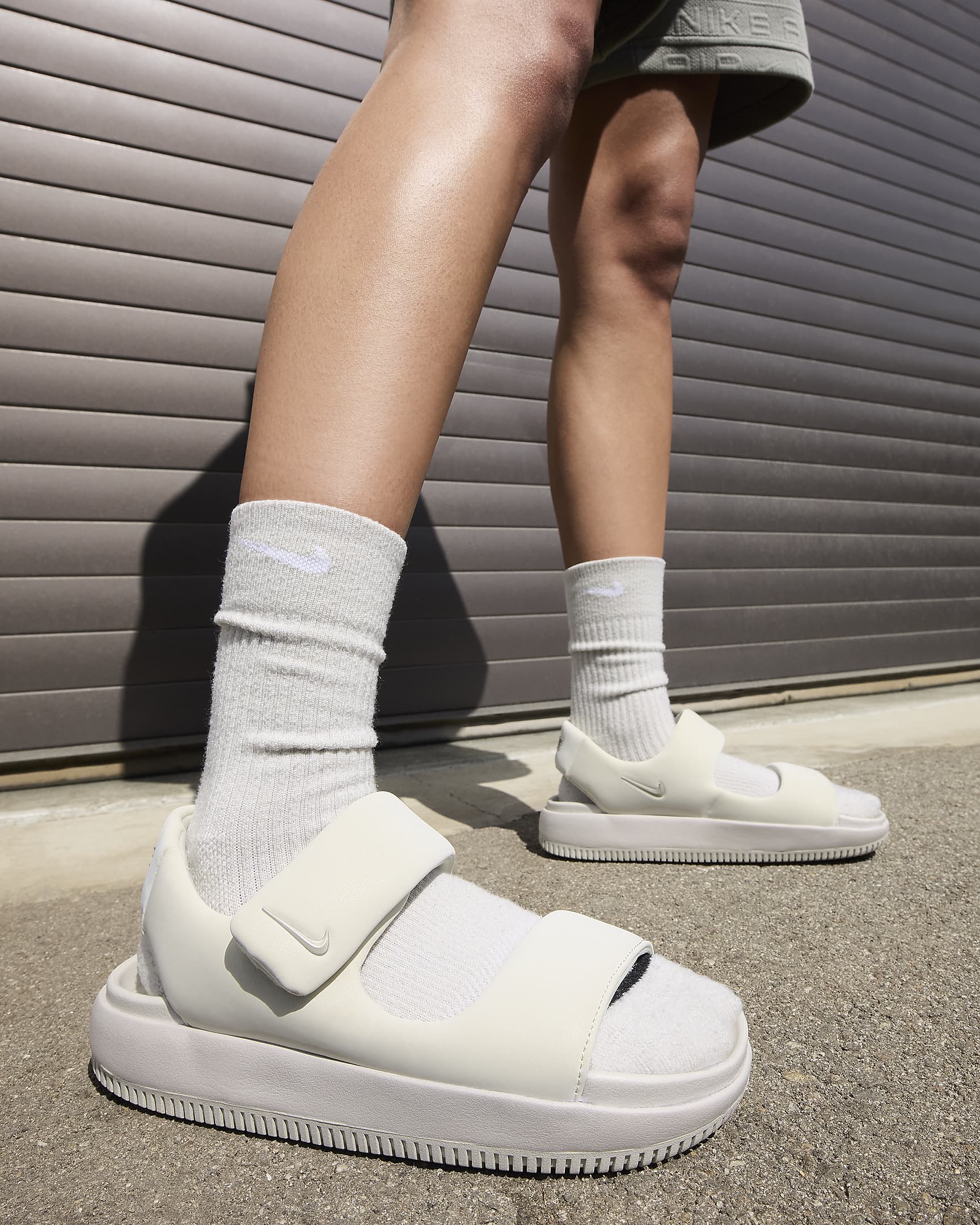 اسلیپر Nike Calm برند Nike (نایک)