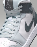 کتونی روزمره زنانه Air Jordan 1 Mid برند Nike (نایک)