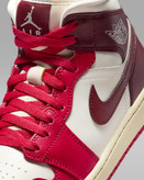 کتونی روزمره زنانه Air Jordan 1 Mid برند Nike (نایک)