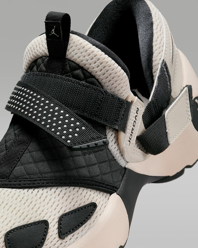 کتونی روزمره زنانه Jordan Trunner LX برند Nike (نایک)