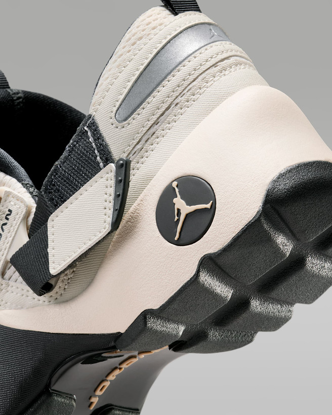 کتونی روزمره زنانه Jordan Trunner LX برند Nike (نایک)
