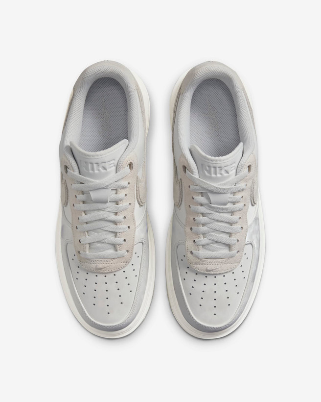 کتونی روزمره کفش مردانه Nike Air Force 1 Luxe برند Nike (نایک)